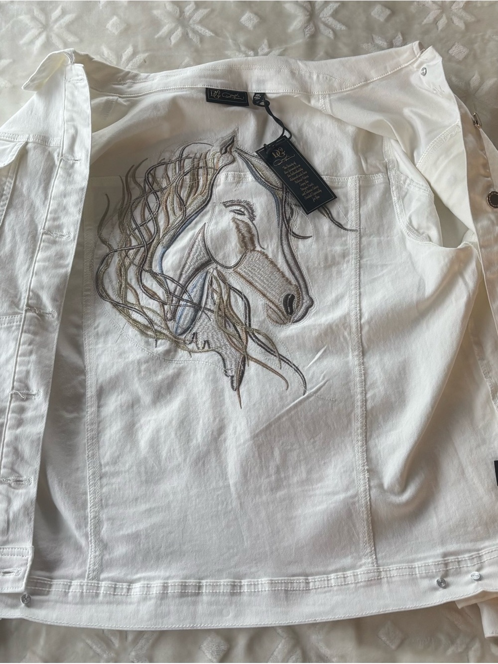 DG2 Diane Gilman White Denim Jacket Embroidered Horse Western Equestrian - Picture 8 of 11